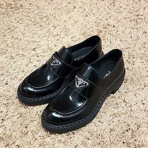 Prada Triangle Logo Loafer black size 7